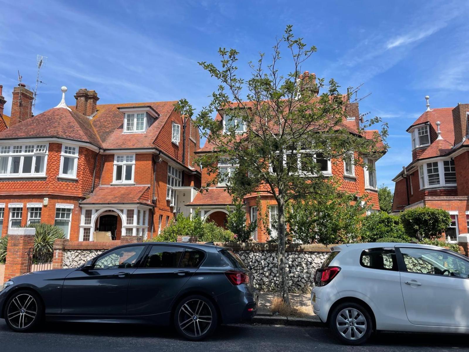 Town Centre Apartment Eastbourne Exterior photo