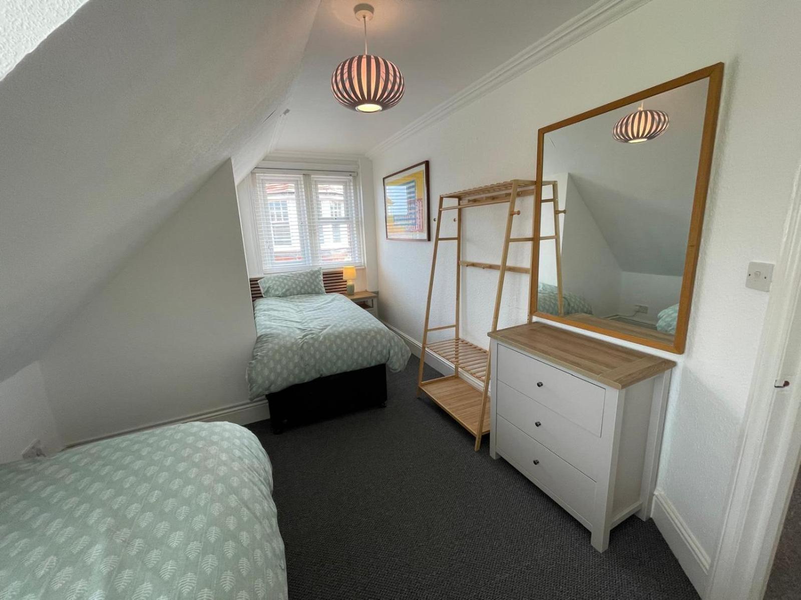 Town Centre Apartment Eastbourne Exterior photo